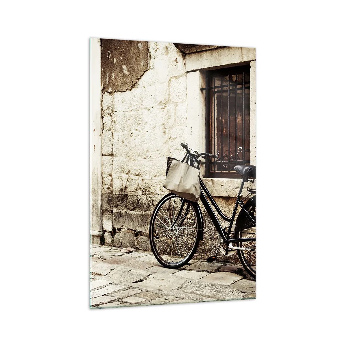 Cuadro sobre vidrio - Impresiones sobre Vidrio - Una bicicleta contra una pared de piedra con una ventana y puerta de estilo retro. - 70x100cm - Regreso al pasado - Decoración de pared moderna para salón y dormitorio ARTTOR