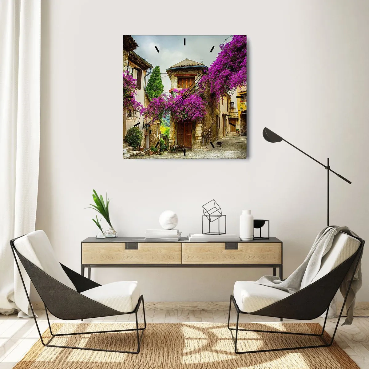 Reloj de pared - Reloj de vidrio - Una calle de piedra con flores rosas y casas. - 30x30cm - Bajo un manto de flores - Decoración de pared moderna para salón y dormitorio ARTTOR
