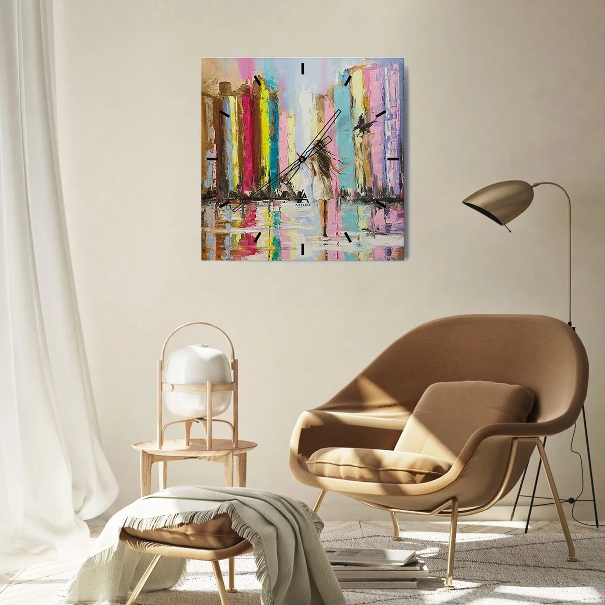 Reloj de pared - Reloj de vidrio - Una ciudad colorida y una mujer con un vestido blanco con un pájaro. - 30x30cm - Sígueme - Decoración de pared moderna para salón y dormitorio ARTTOR