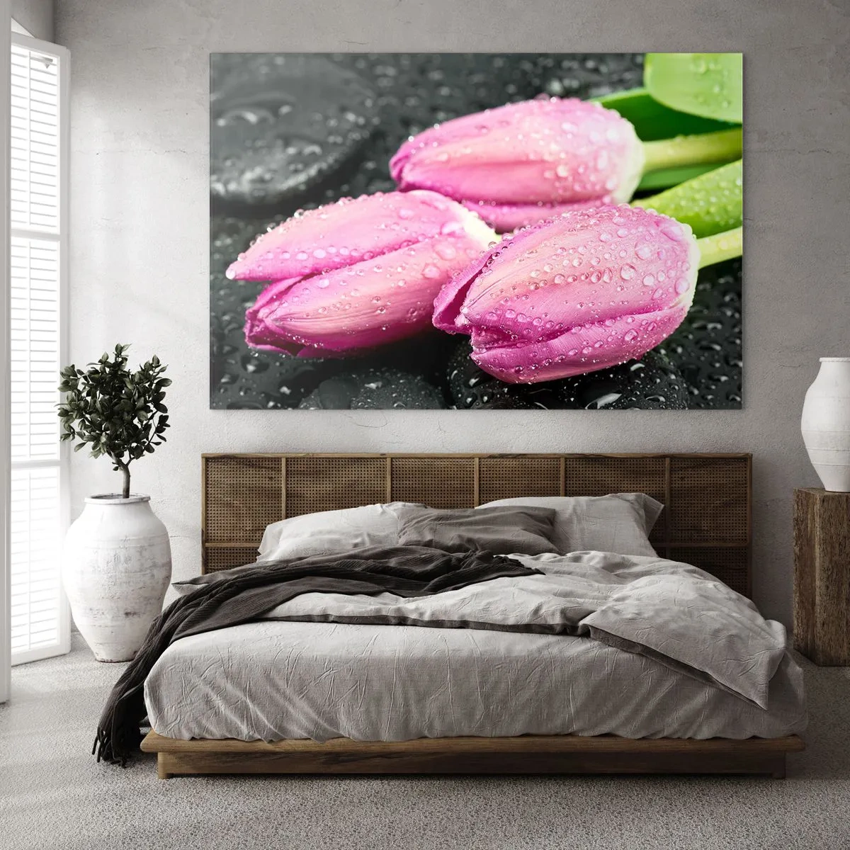 Cuadro sobre vidrio - Impresiones sobre Vidrio - Tres tulipanes rosas cubiertos de gotas de agua sobre un fondo negro. - 120x80cm - Lilas sobre piedra negra - Decoración de pared moderna para salón y dormitorio ARTTOR