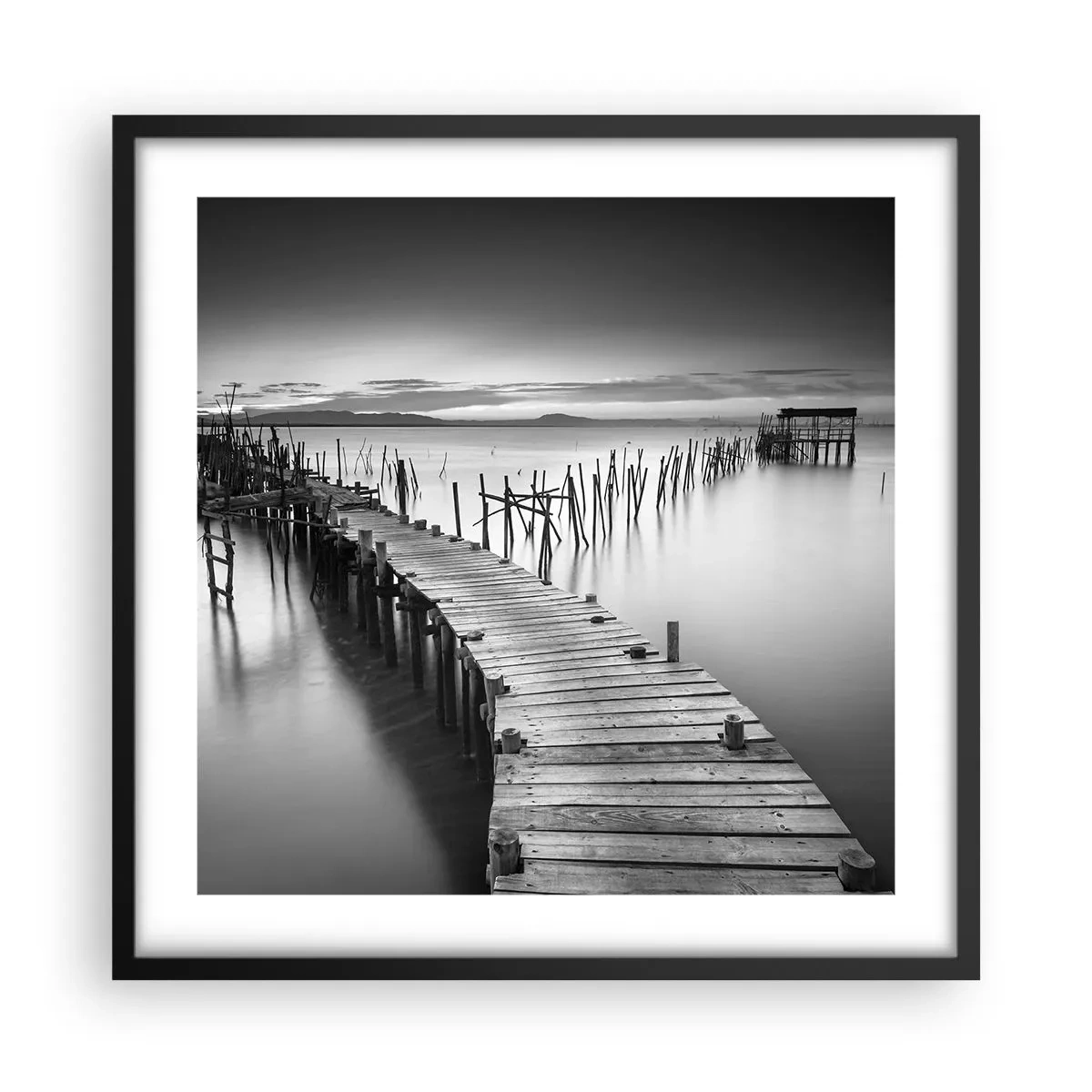 Póster en marco negro - La calma de una orilla olvidada - 50x50 cm