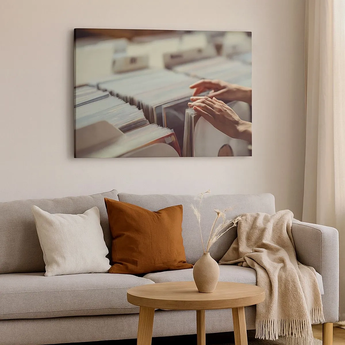 Cuadro sobre lienzo - Impresión de Imagen - Manos mirando a través de una colección de vinilos - 70x50cm - En busca de emociones - Decoración de pared moderna para salón y dormitorio ARTTOR