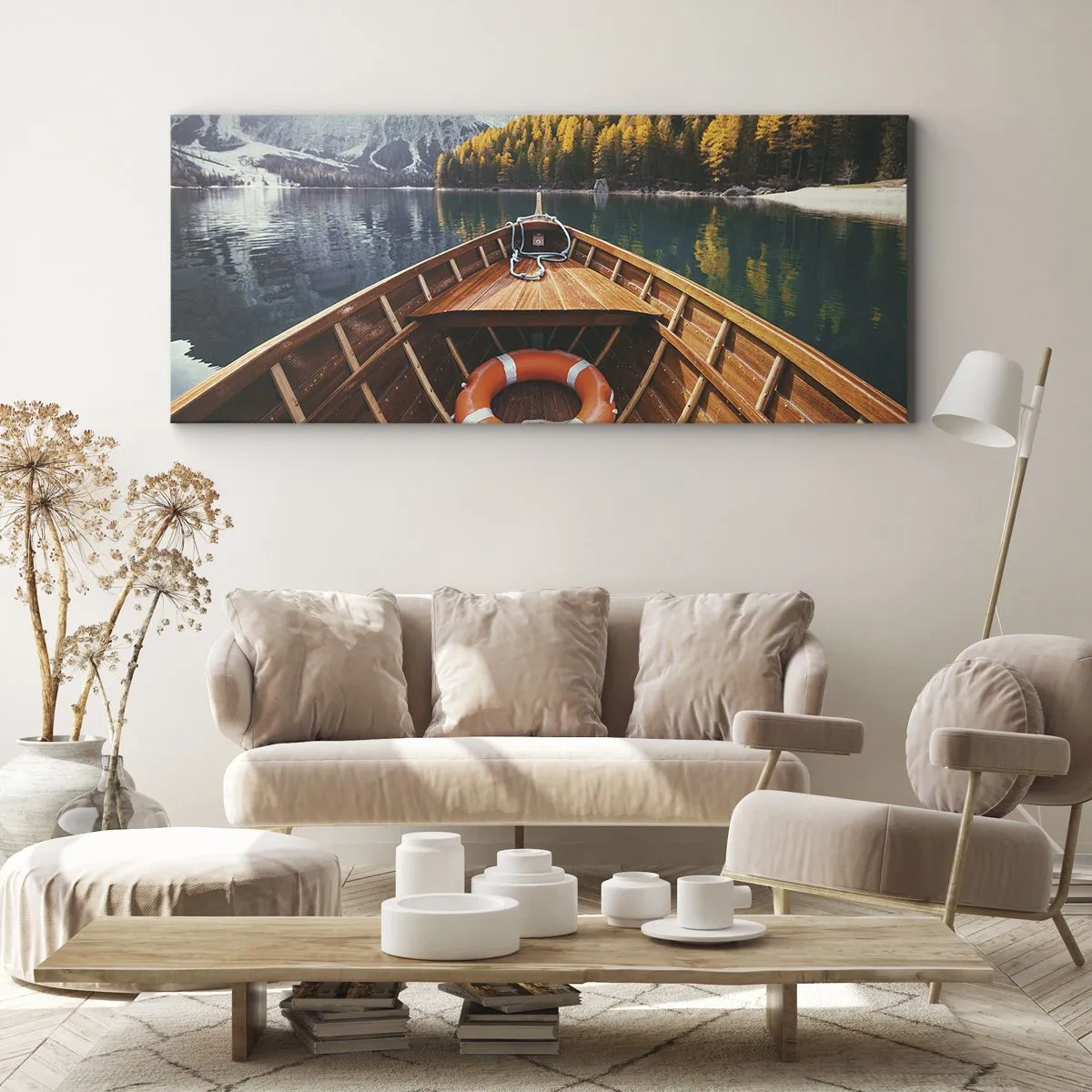 Cuadro sobre lienzo - Impresión de Imagen - Un barco de madera en un lago de montaña rodeado de bosque. - 160x50cm - Viaje a la montaña - Decoración de pared moderna para salón y dormitorio ARTTOR