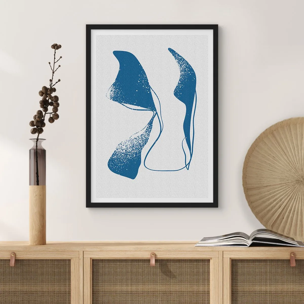 Póster en marco negro - Formas abstractas en tonos azules sobre un fondo claro. - 50x70cm - Abstracción con alas - Decoración de pared moderna para salón y dormitorio ARTTOR