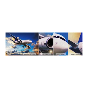 Muestra de fotomural Premium Canvas - Un viaje en blanco y azul - Avión, Viaje, Cielo con nubes - 100x30 cm