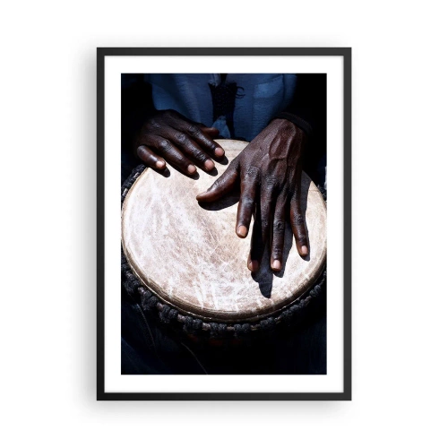 Póster en marco negro - Manos tocando un tambor djembé en un juego de ritmo - 50x70cm - Vive a tu ritmo - Decoración de pared moderna para salón y dormitorio ARTTOR