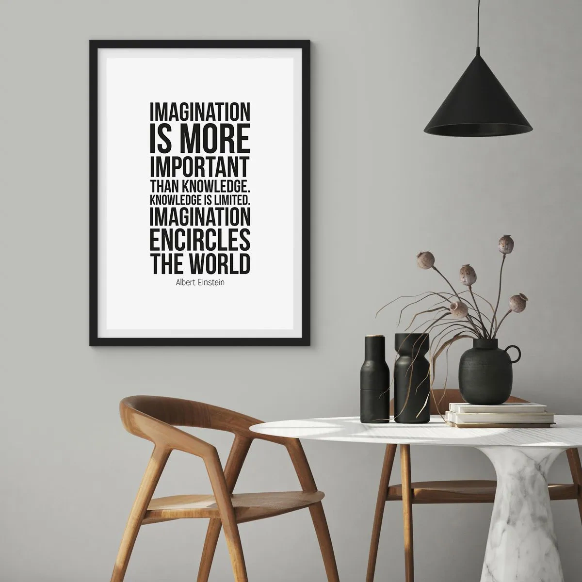 Póster en marco negro - Una cita sobre la imaginación sobre un fondo blanco. - 50x70cm - Einstein, sobre el poder de la imaginación - Decoración de pared moderna para salón y dormitorio ARTTOR