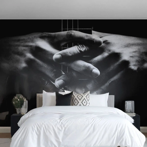 Fotomural Premium Canvas - Manos unidas sobre una guitarra en un tono monocromático. - 100x70cm - La oración del artista - Decoración de pared moderna para salón y dormitorio ARTTOR