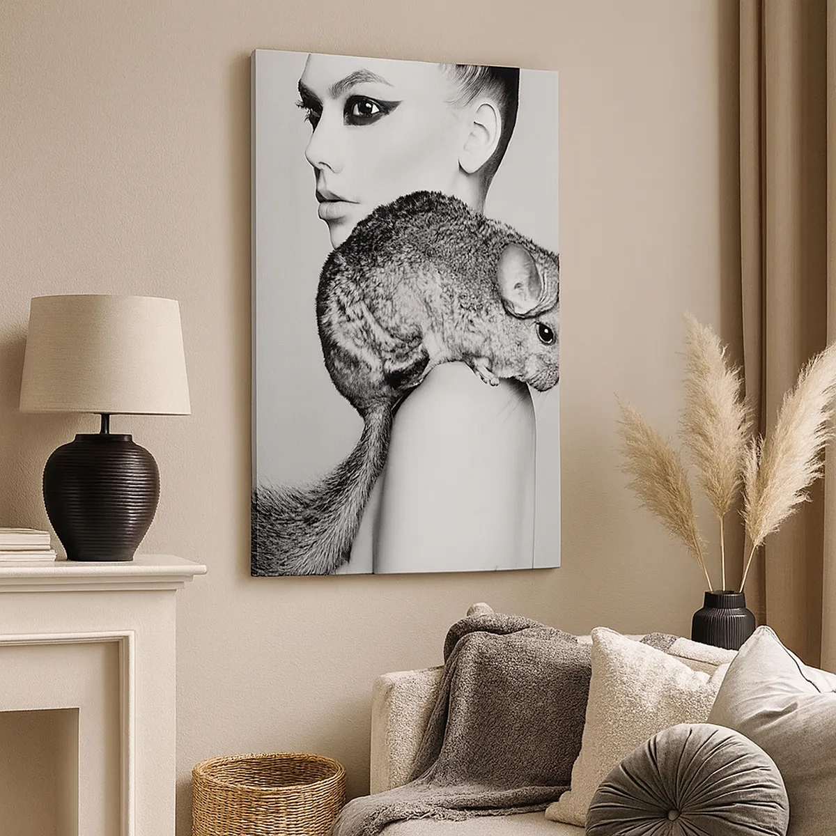 Cuadro sobre lienzo - Impresión de Imagen - Mujer estilizada con una chinchilla en una elegante composición en blanco y negro. - 50x70cm - Dama con chinchilla - Decoración de pared moderna para salón y dormitorio ARTTOR