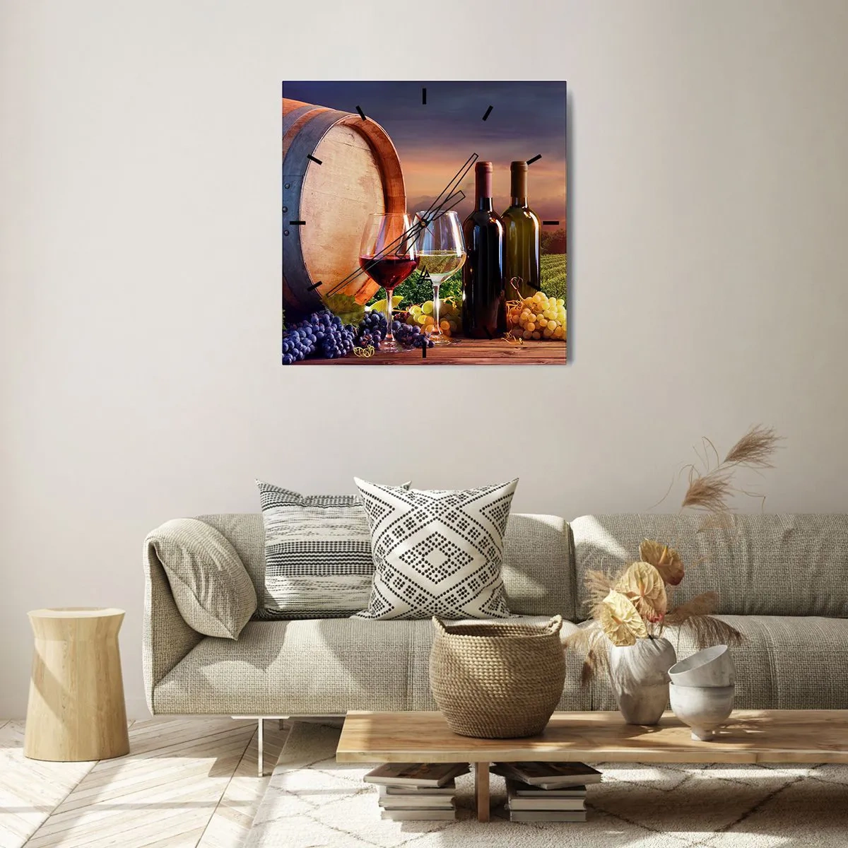 Reloj de pared - Reloj de vidrio - Vino, copas y un barril en un paisaje pintoresco. - 30x30cm - Aquí la vida tiene un sabor - Decoración de pared moderna para salón y dormitorio ARTTOR