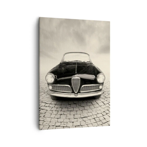 Cuadro sobre lienzo - Impresión de Imagen - Un coche clásico en una plaza adoquinada en estilo monocromático. - 50x70cm - ¿Y cómo no quererme? - Decoración de pared moderna para salón y dormitorio ARTTOR