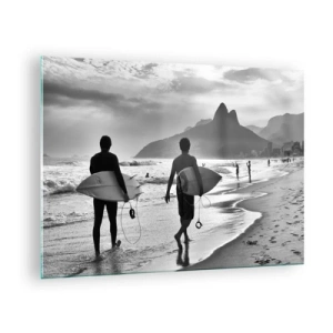 Cuadro sobre vidrio - Impresiones sobre Vidrio - Surfistas en la playa con tablas, composición en blanco y negro. - 70x50cm - Samba para una ola - Decoración de pared moderna para salón y dormitorio ARTTOR