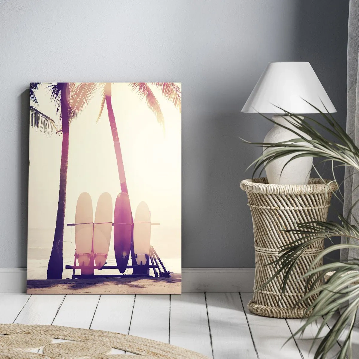Cuadro sobre lienzo - Impresión de Imagen - Palmeras y tablas de surf en la playa bajo el sol. - 50x70cm - Va a ser un gran día - Decoración de pared moderna para salón y dormitorio ARTTOR
