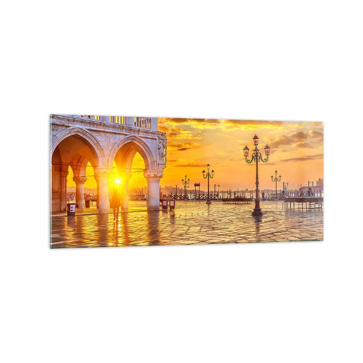 Cuadro sobre vidrio - Impresiones sobre Vidrio - Atardecer dorado en la plaza de la ciudad con arcadas y farolas - 120x50cm - ¿Dónde están todos? - Decoración de pared moderna para salón y dormitorio ARTTOR