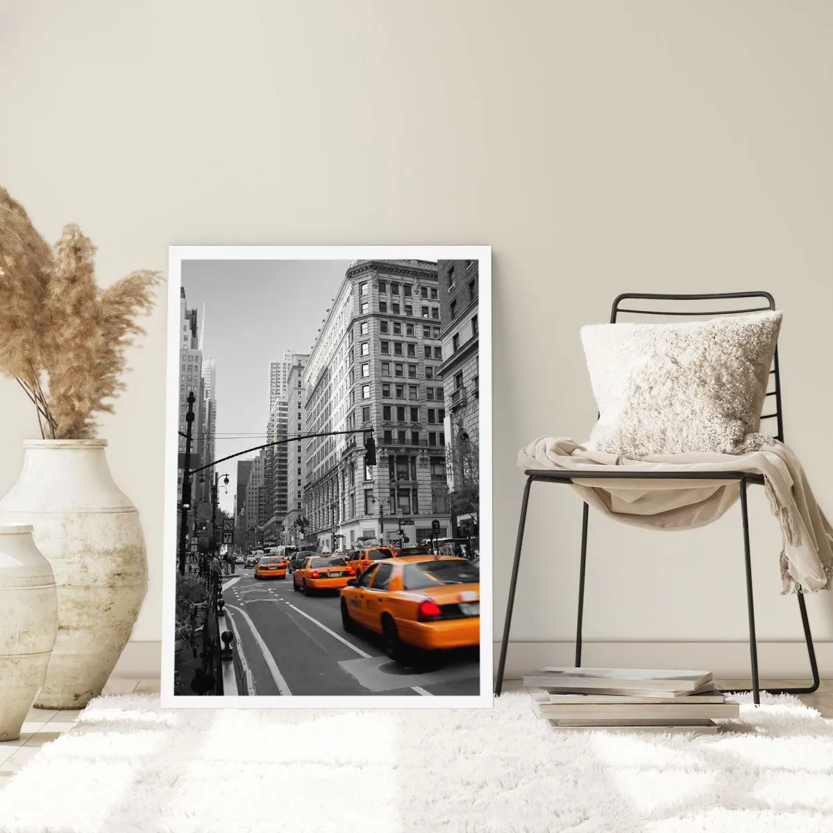 Póster - Taxis amarillos en las calles de la ciudad en blanco y negro - 50x70cm - Los soles de la gran ciudad - Decoración de pared moderna para salón y dormitorio ARTTOR