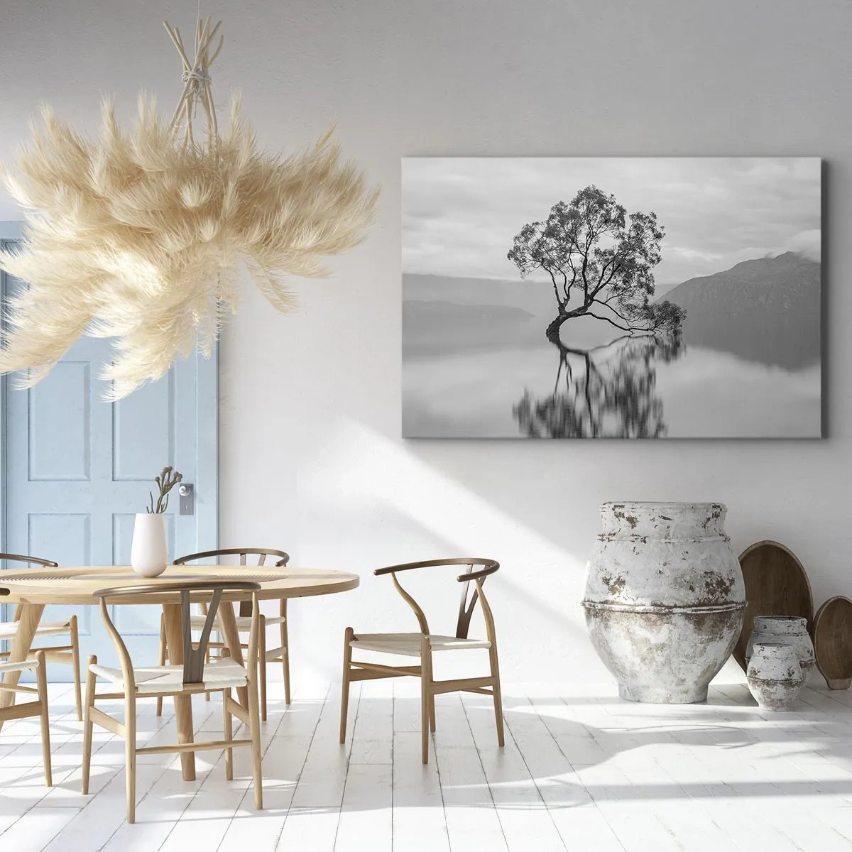 Cuadro sobre lienzo - Impresión de Imagen - Un árbol solitario reflejado en el agua con montañas al fondo. - 70x50cm - Existe tal lugar en el mundo - Decoración de pared moderna para salón y dormitorio ARTTOR
