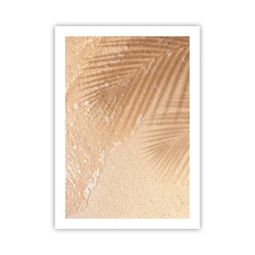 Póster - La sombra de las hojas de palmera sobre la arena dorada de la playa. - 50x70cm - La sombra de un verano caluroso - Decoración de pared moderna para salón y dormitorio ARTTOR