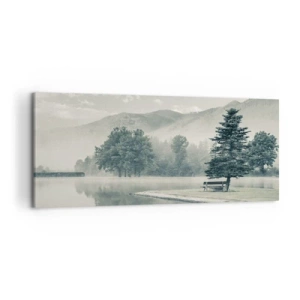 Cuadro sobre lienzo - Impresión de Imagen - Un pintoresco lago con un banco y niebla al fondo. - 120x50cm - El lago sigue durmiendo - Decoración de pared moderna para salón y dormitorio ARTTOR