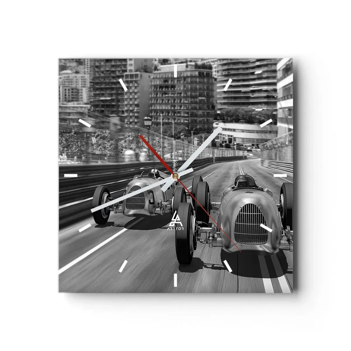 Reloj de pared - Reloj de vidrio - Escena de carrera de coches retro monocromática - 30x30cm - Érase una vez en Montecarlo - Decoración de pared moderna para salón y dormitorio ARTTOR
