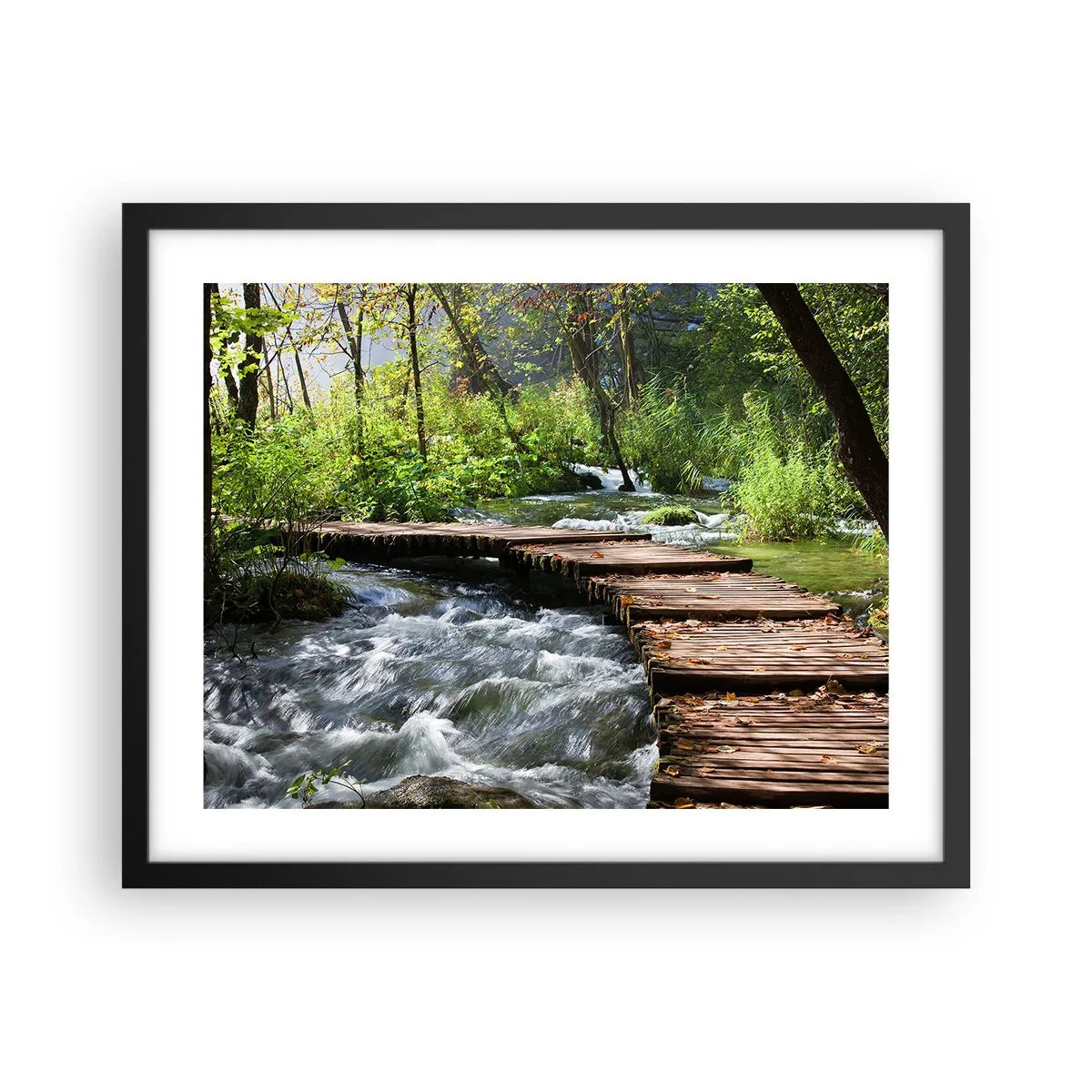 Póster en marco negro - Sobre una cascada de espuma - 50x40 cm