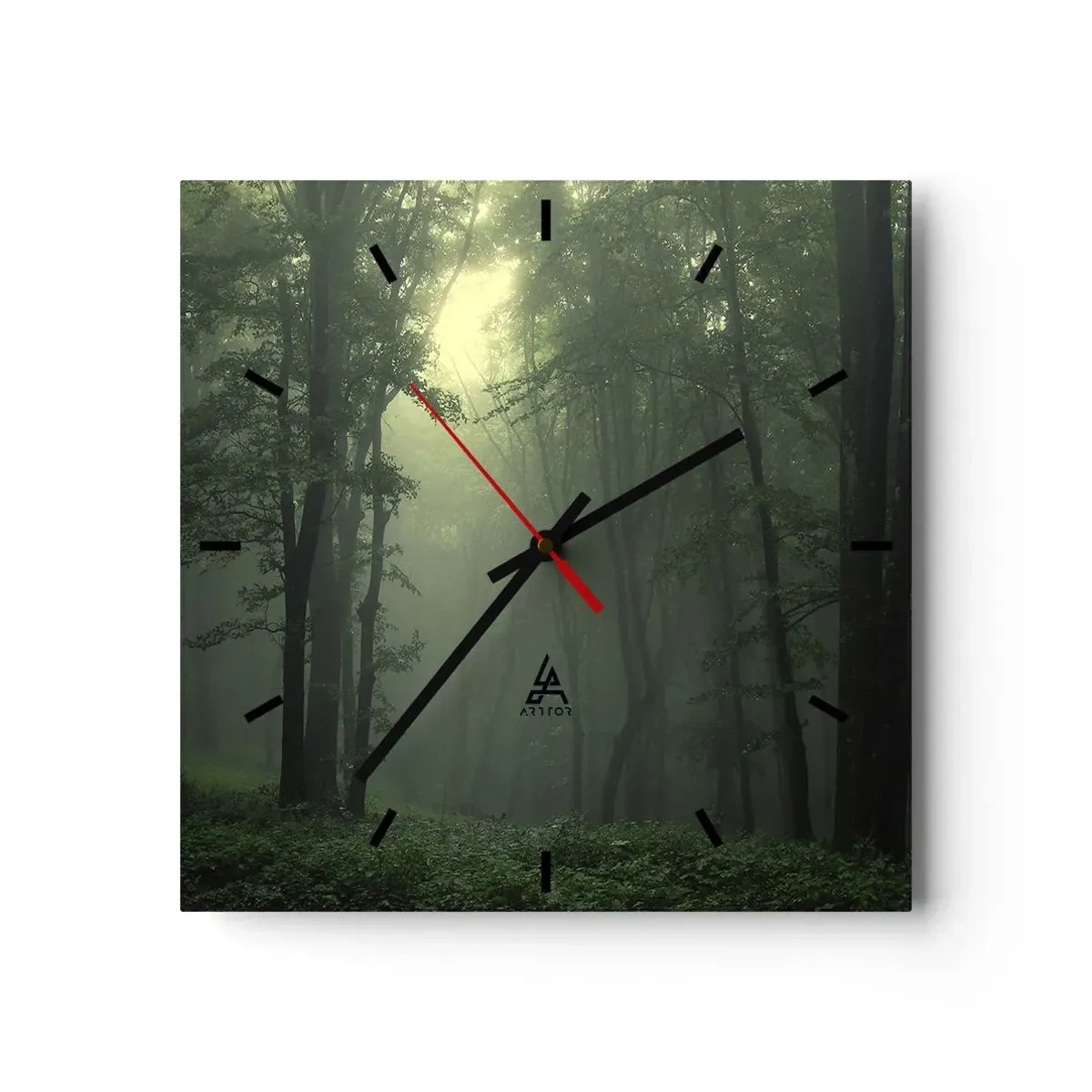 Reloj de pared - Reloj de vidrio - Un bosque verde por la mañana envuelto en una delicada niebla. - 30x30cm - Antes de que se despierte el bosque - Decoración de pared moderna para salón y dormitorio ARTTOR