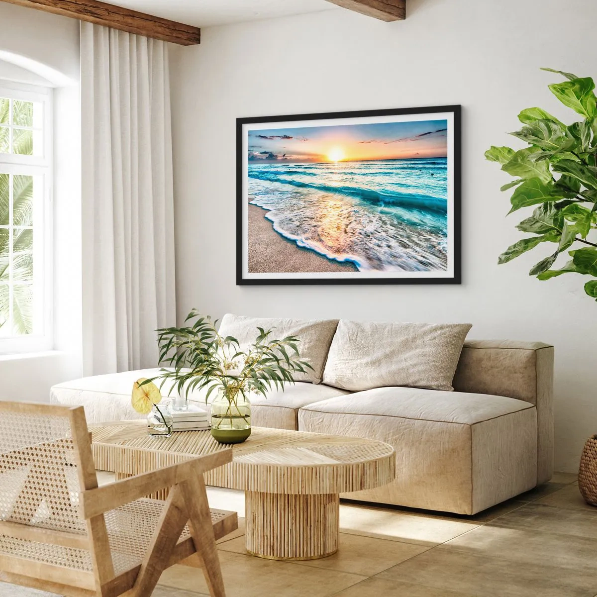 Póster en marco negro - Amanecer sobre una playa tranquila con olas. - 70x50cm - Un espectáculo digno de ver - Decoración de pared moderna para salón y dormitorio ARTTOR