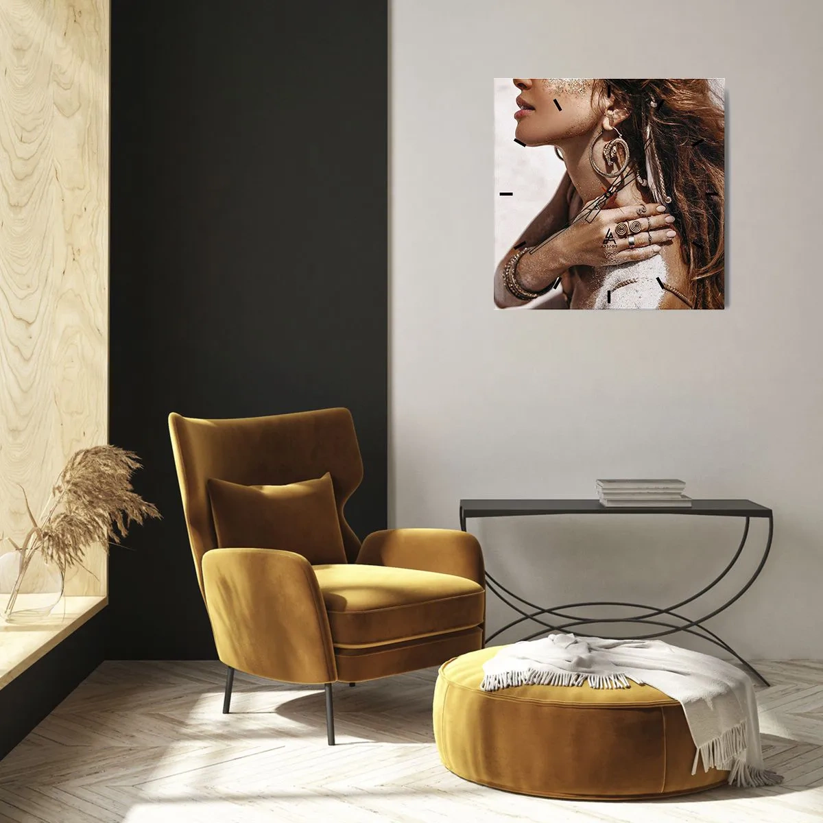 Reloj de pared - Reloj de vidrio - Mujer elegante con joyas sobre un fondo de arena clara. - 30x30cm - Reina de la playa salvaje - Decoración de pared moderna para salón y dormitorio ARTTOR