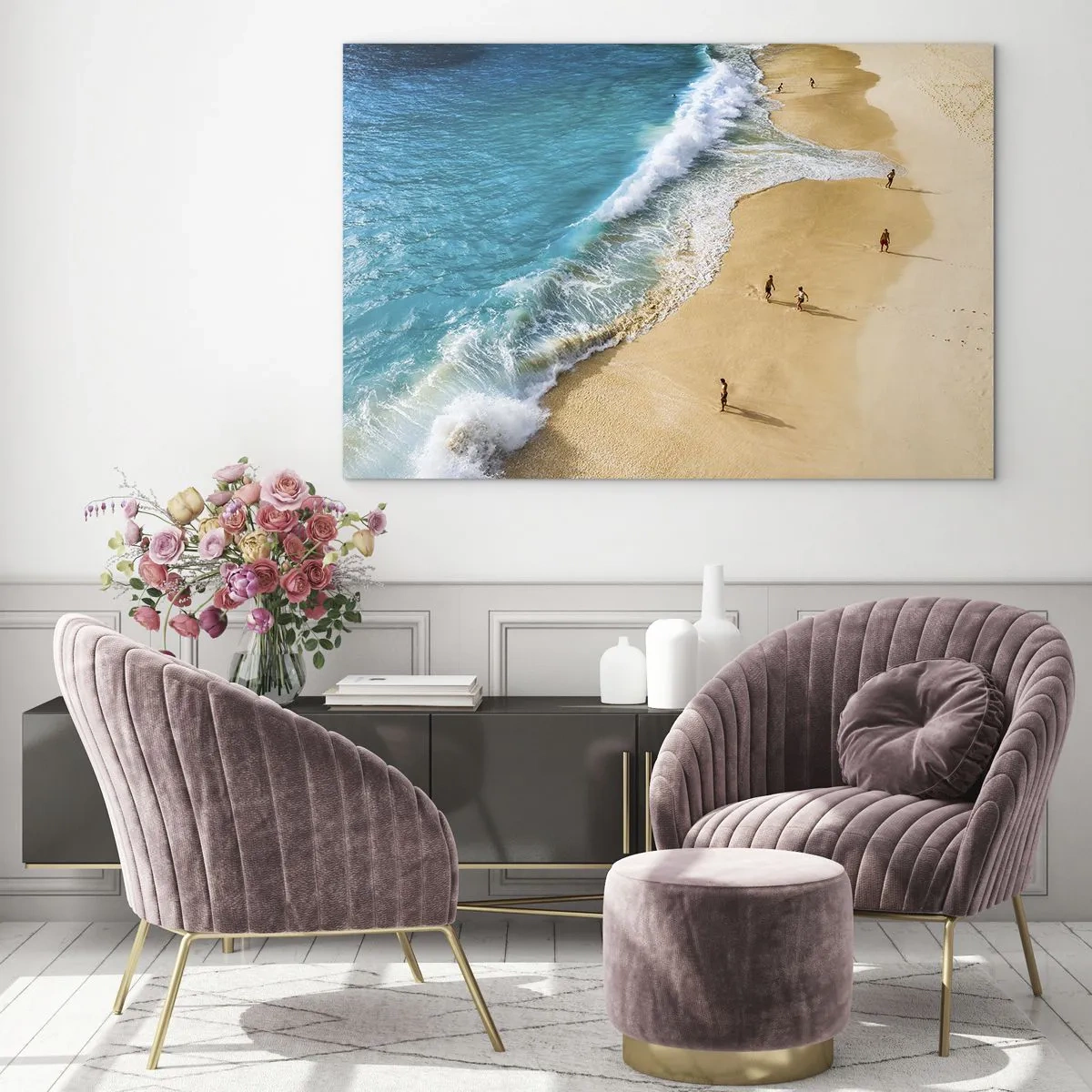 Cuadro sobre vidrio - Impresiones sobre Vidrio - Una playa dorada con agua turquesa y gente caminando por la orilla. - 70x50cm - Y luego el sol, la playa... - Decoración de pared moderna para salón y dormitorio ARTTOR