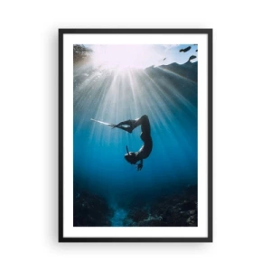 Póster en marco negro - Buceador bajo los rayos de luz bajo el agua - 50x70cm - Danza subacuática - Decoración de pared moderna para salón y dormitorio ARTTOR