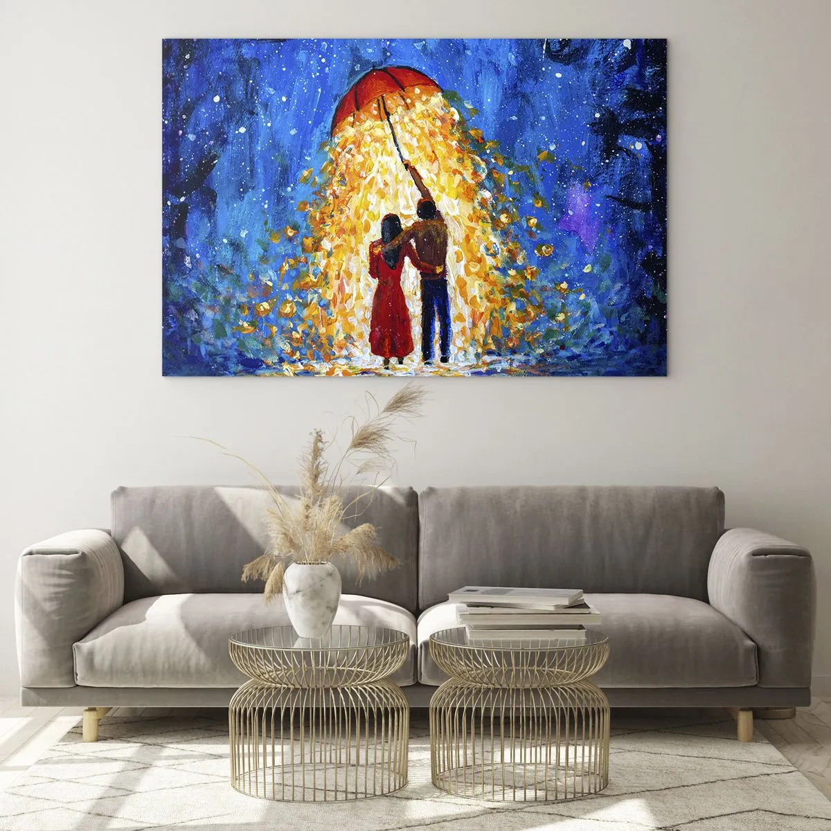 Cuadro sobre vidrio - Impresiones sobre Vidrio - Una pareja bajo una sombrilla rodeada de luz dorada contra el cielo nocturno. - 70x50cm - La magia de una tarde lluviosa - Decoración de pared moderna para salón y dormitorio ARTTOR