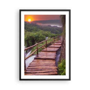 Póster en marco negro - Un puente de madera entre la vegetación y el sol poniente. - 50x70cm - Una belleza inimaginable - Decoración de pared moderna para salón y dormitorio ARTTOR