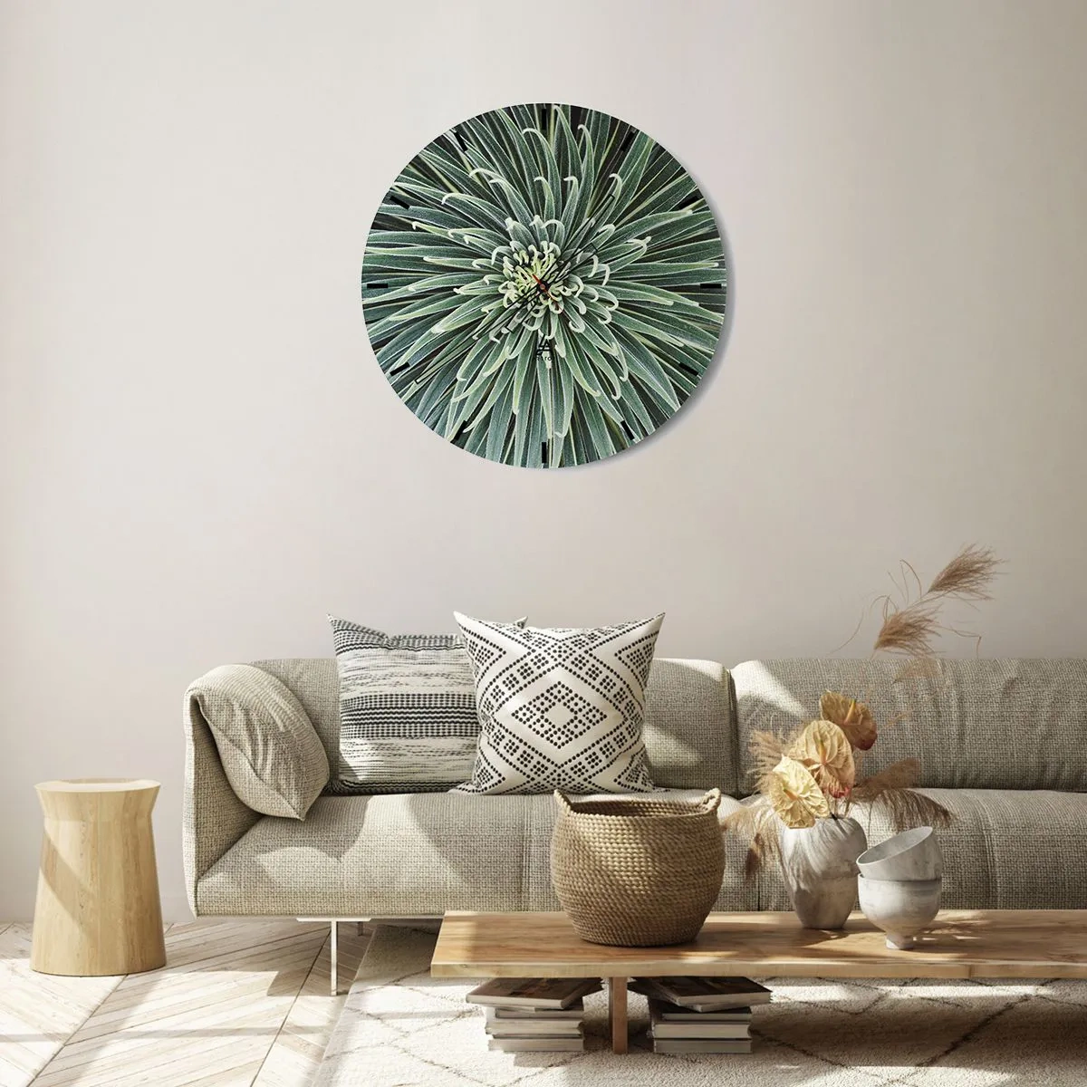 Reloj de pared - Reloj de vidrio - Un primer plano de una planta simétrica con hojas dispuestas radialmente. - 30x30cm - El nacimiento de una estrella - Decoración de pared moderna para salón, cocina y dormitorio ARTTOR