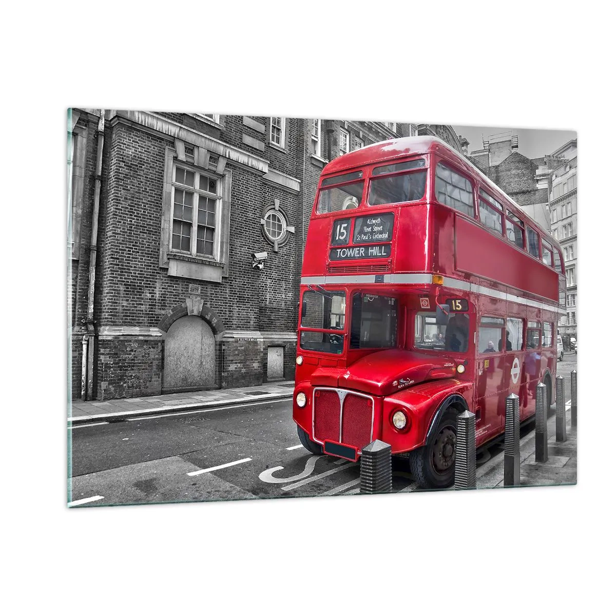 Cuadro sobre vidrio - Impresiones sobre Vidrio - Un autobús rojo de Londres sobre un fondo de calle en blanco y negro. - 120x80cm - El mismo de siempre - Decoración de pared moderna para salón y dormitorio ARTTOR