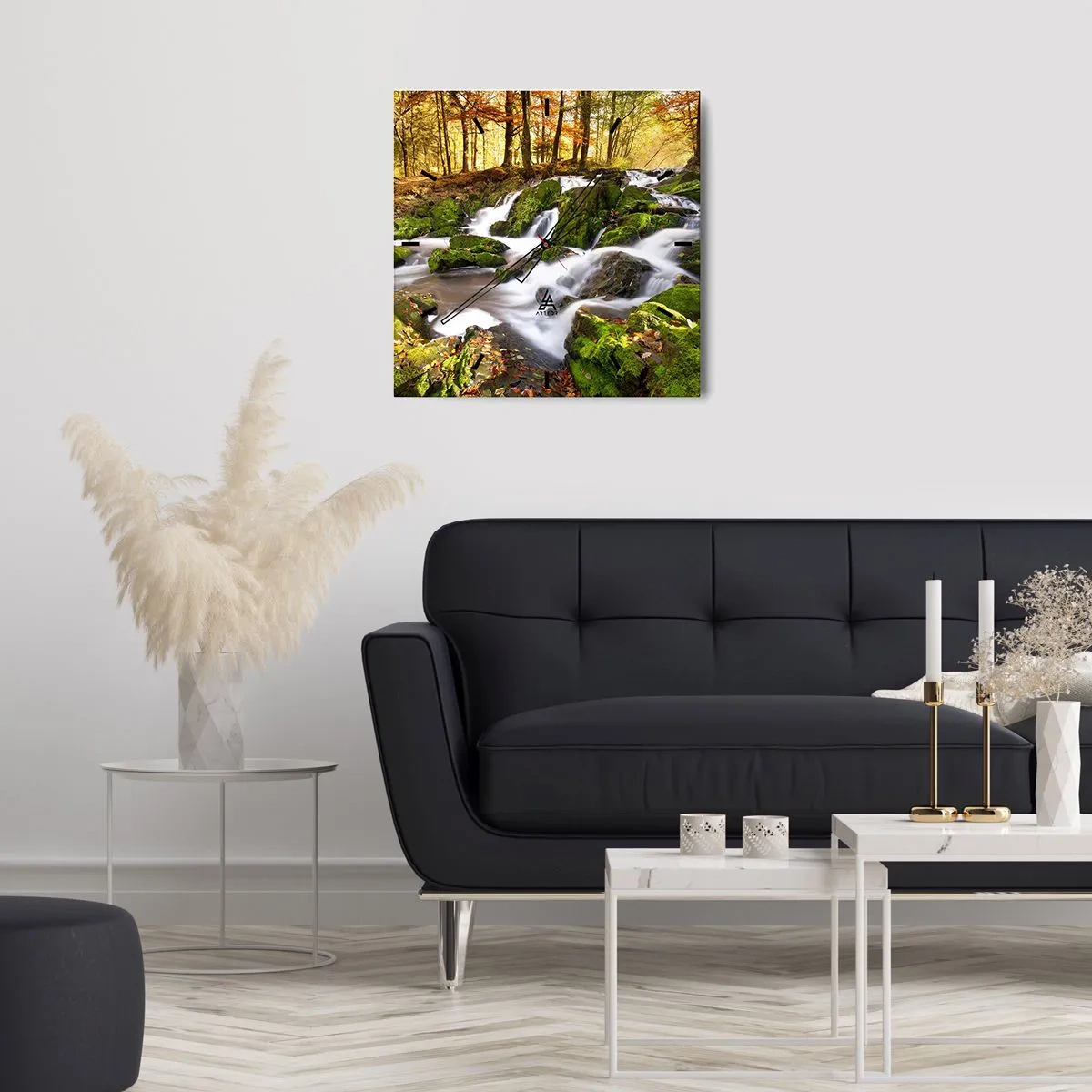 Reloj de pared - Reloj de vidrio - Un paisaje boscoso con una cascada rodeada de musgo. - 30x30cm - Atravesando el bosque otoñal - Decoración de pared moderna para salón y dormitorio ARTTOR