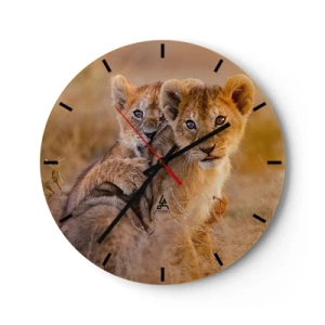 Reloj de pared - Reloj de vidrio - Dos cachorros de león en su hábitat natural de sabana. - 30x30cm - ¡No molestar! Nos estamos divirtiendo - Decoración de pared moderna para salón, cocina y dormitorio ARTTOR