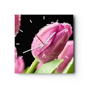 Reloj de pared - Reloj de vidrio - Tulipán rosa con gotas de agua sobre fondo negro - 30x30cm - Un sueño de lilas en el rocío - Decoración de pared moderna para salón y dormitorio ARTTOR