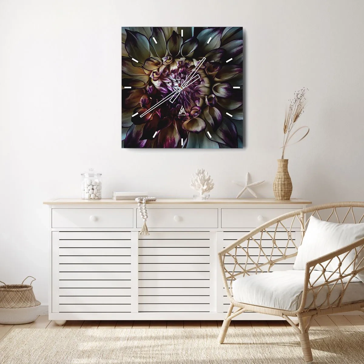 Reloj de pared - Reloj de vidrio - Primer plano de una flor de dalia en tonos oscuros. - 30x30cm - El florecimiento de la hermosura - Decoración de pared moderna para salón y dormitorio ARTTOR