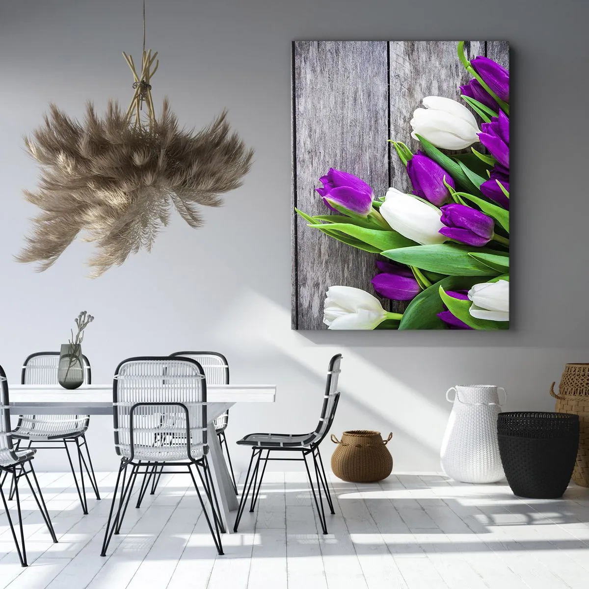 Cuadro sobre lienzo - Impresión de Imagen - Un ramo de tulipanes morados y blancos sobre un fondo de madera. - 70x100cm - El día de la fiesta de la primavera - Decoración de pared moderna para salón y dormitorio ARTTOR