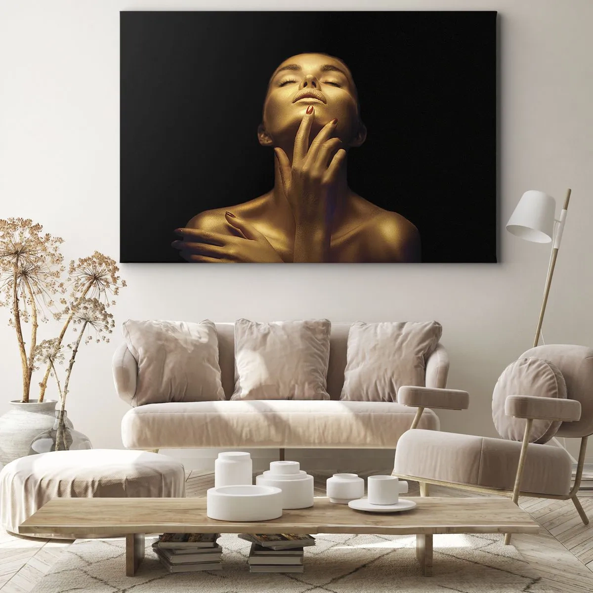 Cuadro sobre lienzo - Impresión de Imagen - Retrato de una mujer con un brillo dorado sobre un fondo negro. - 70x50cm - Como seda dorada - Decoración de pared moderna para salón y dormitorio ARTTOR