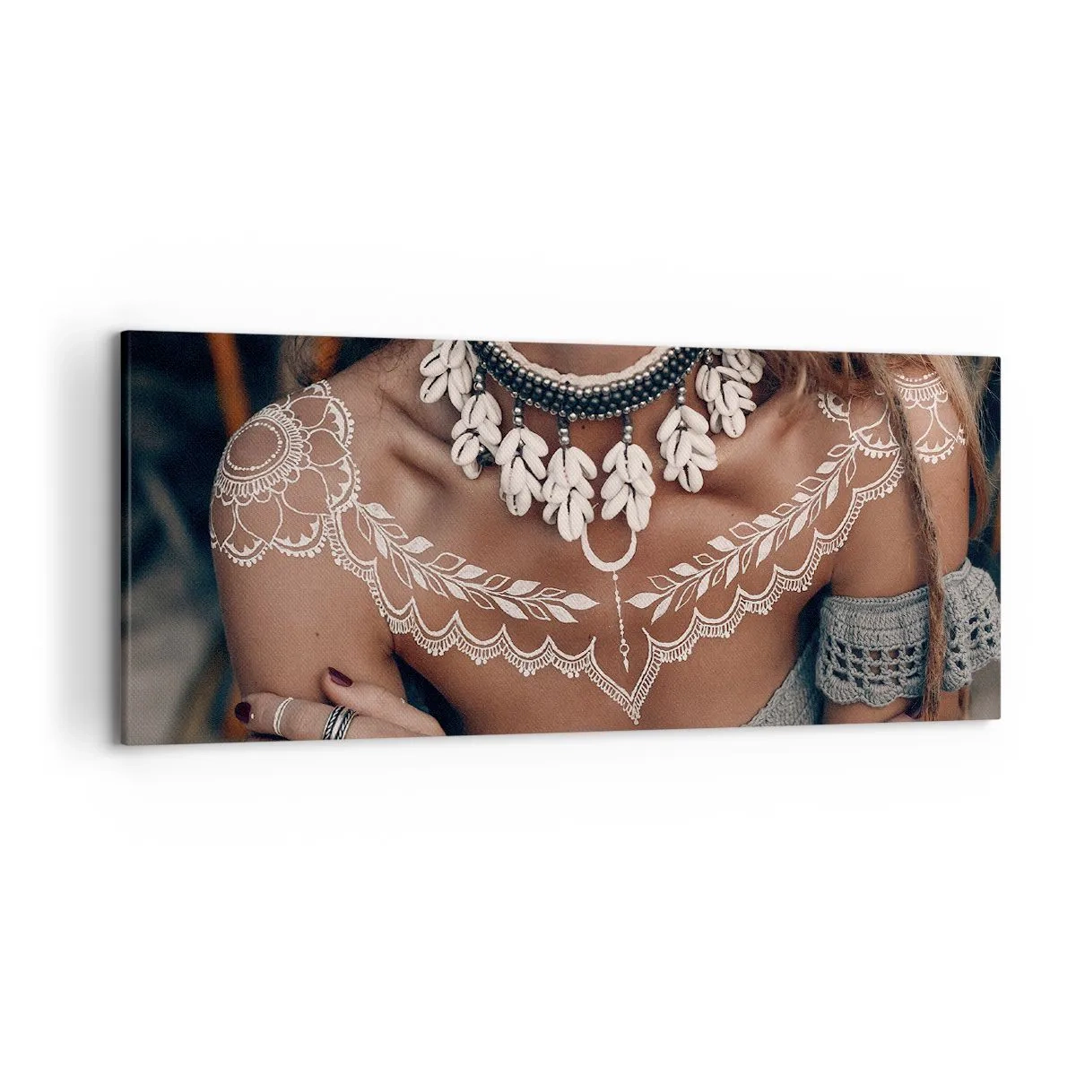 Cuadro sobre lienzo - Impresión de Imagen - Estilo boho con joyas de conchas y patrón de encaje. - 120x50cm - Talismanes, rituales de feminidad - Decoración de pared moderna para salón y dormitorio ARTTOR