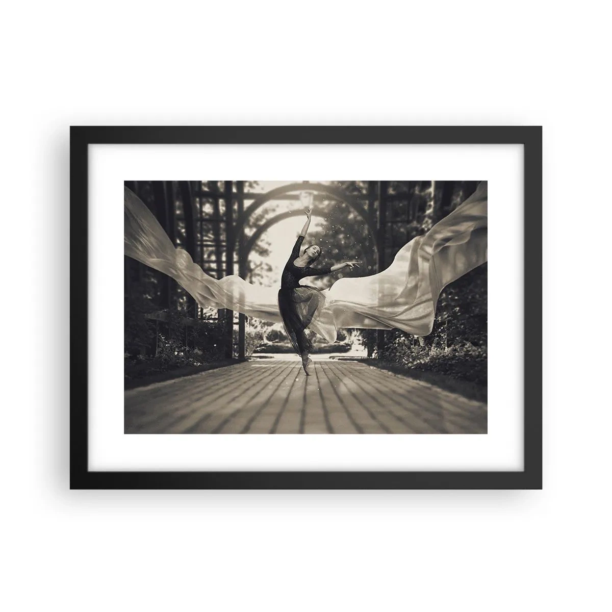 Póster en marco negro - Danza del espíritu del jardín - 40x30 cm