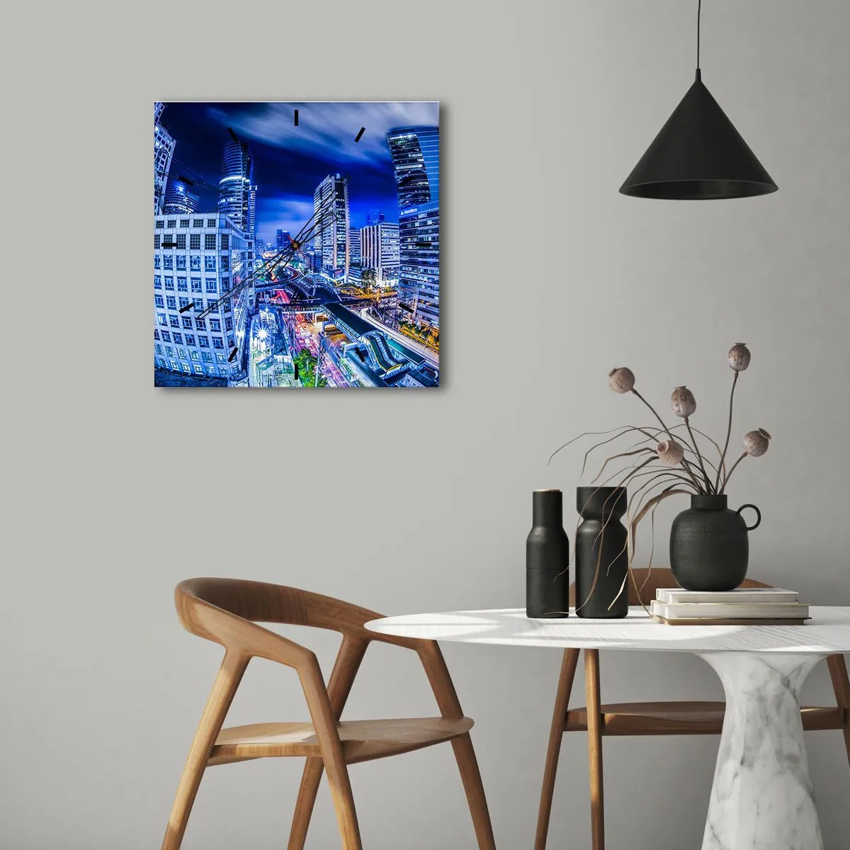 Reloj de pared - Reloj de vidrio - Panorama nocturno de la ciudad con rascacielos y farolas - 30x30cm - Ritmos de la ciudad nocturna - Decoración de pared moderna para salón y dormitorio ARTTOR