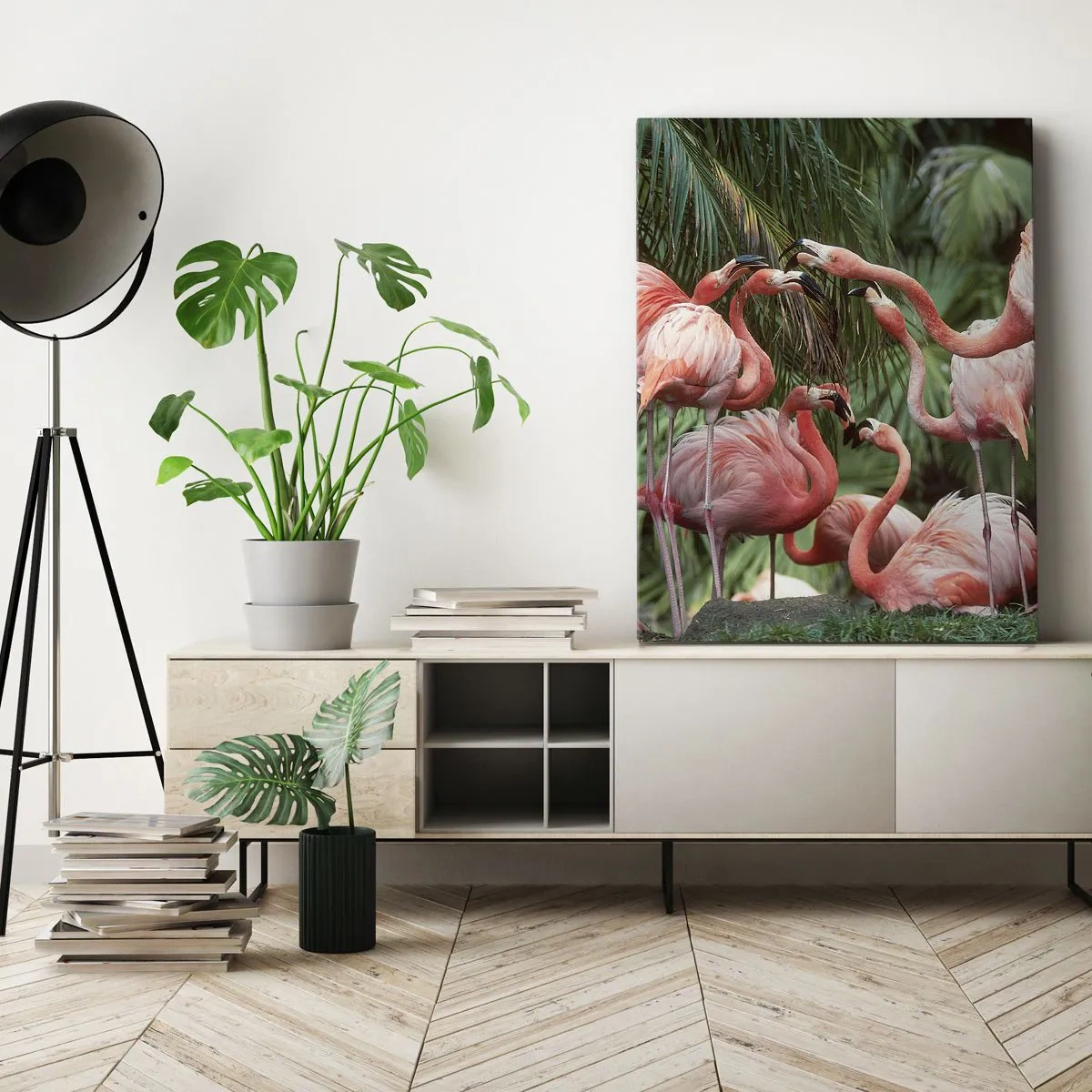 Cuadro sobre lienzo - Impresión de Imagen - Un grupo de flamencos en un entorno tropical rodeado de palmeras. - 50x70cm - Cotilleos de la tarde - Decoración de pared moderna para salón y dormitorio ARTTOR
