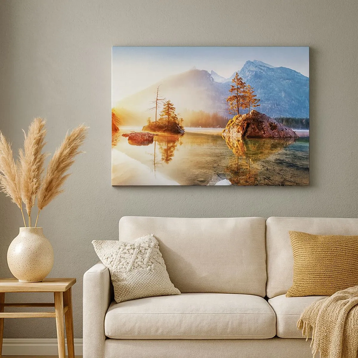 Cuadro sobre lienzo - Impresión de Imagen - Un lago con islas y montañas al fondo al amanecer. - 70x50cm - La naturaleza bajo la luz - Decoración de pared moderna para salón y dormitorio ARTTOR