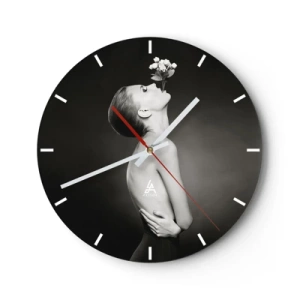 Reloj de pared - Reloj de vidrio - Retrato en blanco y negro de una mujer sosteniendo flores en la boca. - 30x30cm - Elegancia excéntrica - Decoración de pared moderna para salón, cocina y dormitorio ARTTOR