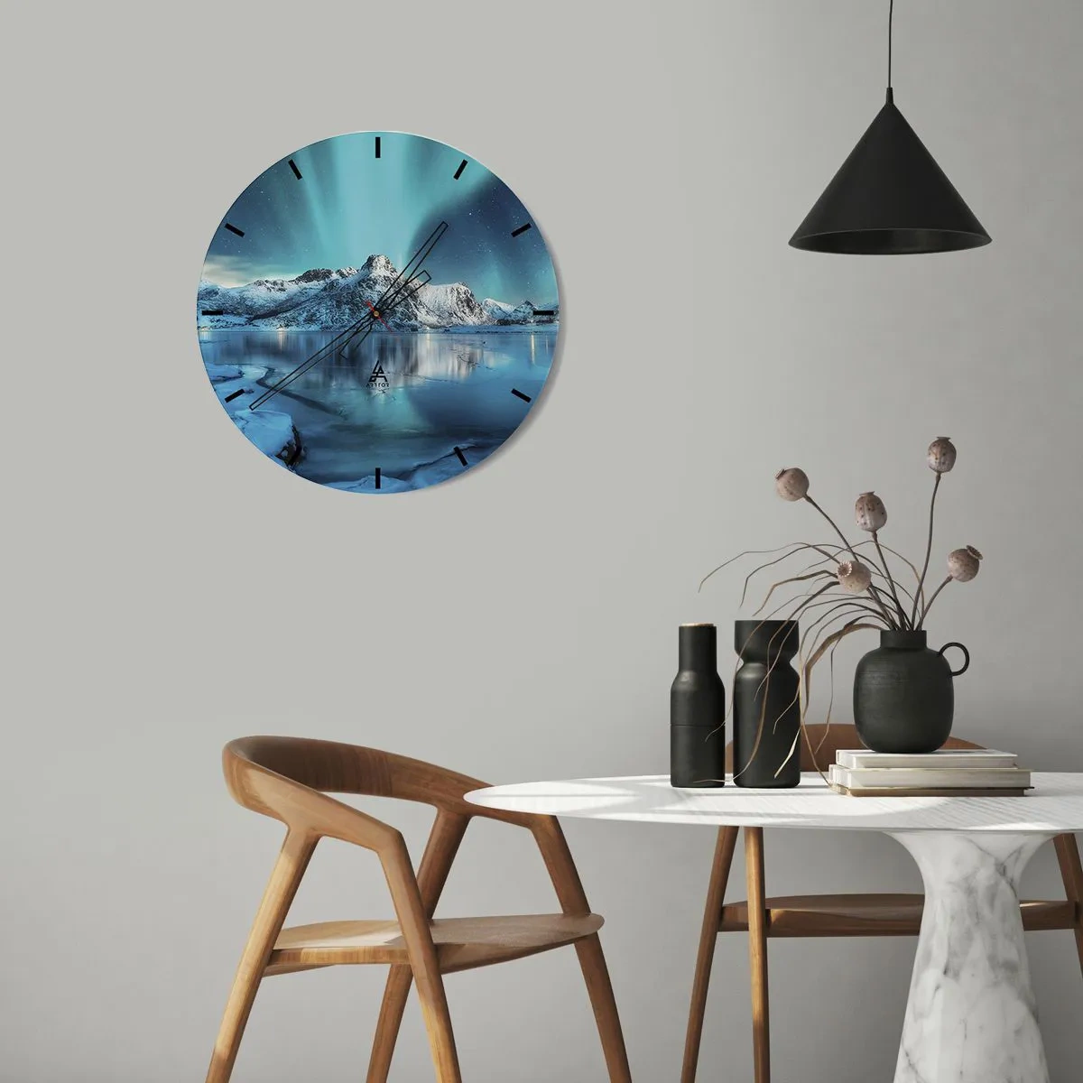 Reloj de pared - Reloj de vidrio - Aurora boreal sobre montañas nevadas y un lago congelado - 30x30cm - Una noche de luz - Decoración de pared moderna para salón, cocina y dormitorio ARTTOR