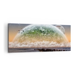 Cuadro sobre lienzo - Impresión de Imagen - Un paisaje fantástico con un gran planeta sobre el mar y un muelle de madera. - 120x50cm - Y el mundo emergió del agua - Decoración de pared moderna para salón y dormitorio ARTTOR