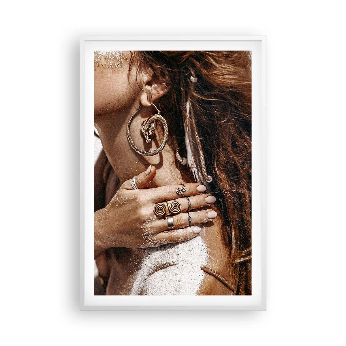 Póster en marco blanco - Reina de la playa salvaje - 61x91 cm