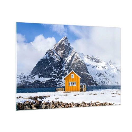 Cuadro sobre vidrio - Impresiones sobre Vidrio - Una cabaña amarilla en un fiordo con montañas nevadas al fondo. - 70x50cm - Vacaciones escandinavas - Decoración de pared moderna para salón y dormitorio ARTTOR