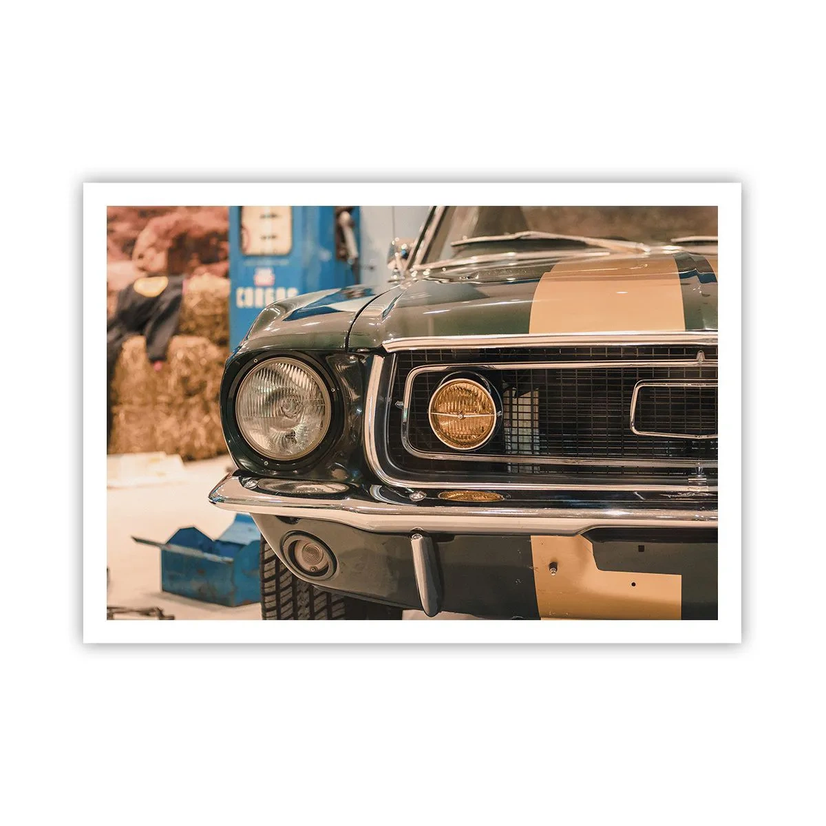 Póster - Un coche retro icónico en un entorno clásico. - 100x70cm - Encuentro con una leyenda - Decoración de pared moderna para salón y dormitorio ARTTOR